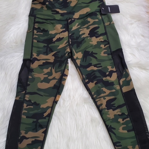 NWT Yoga Camouflage mesh Green Black Workout Set - Picture 4 of 5